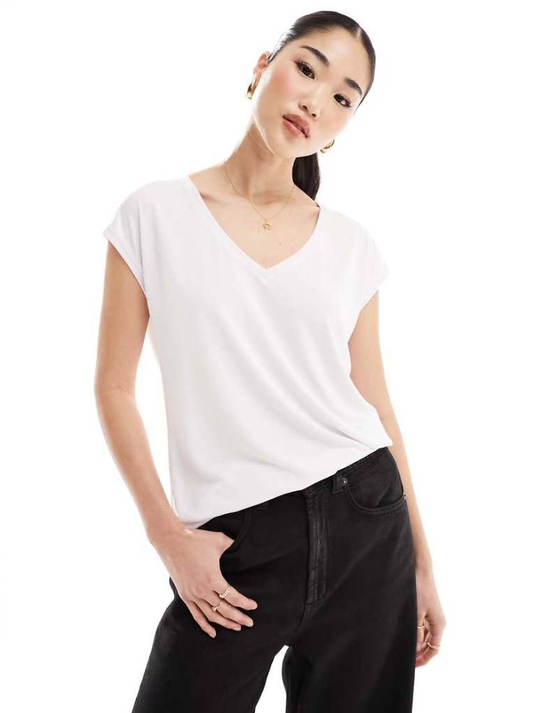 Vero Moda - T-Shirt in Weiß mit V-Ausschnitt von Vero Moda