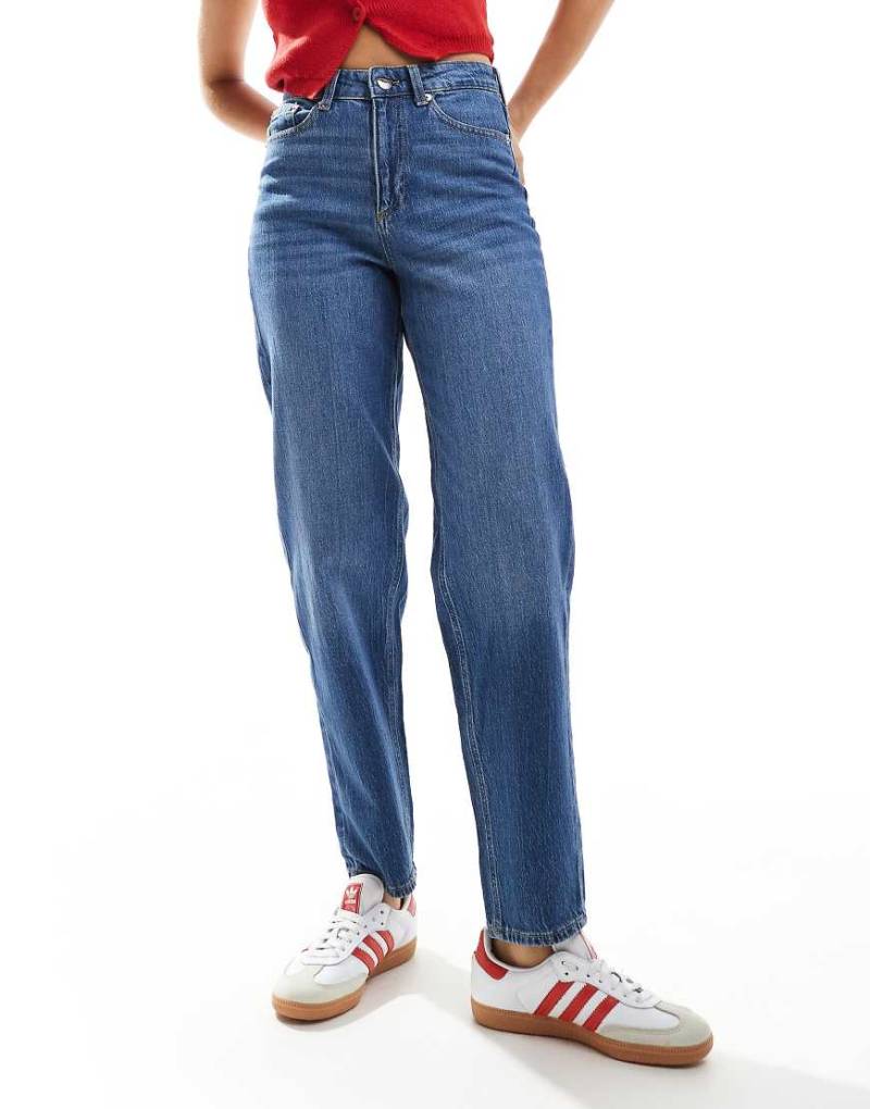 Vero Moda - Tessa - Denim-Mom-Jeans in Mittelblau von Vero Moda