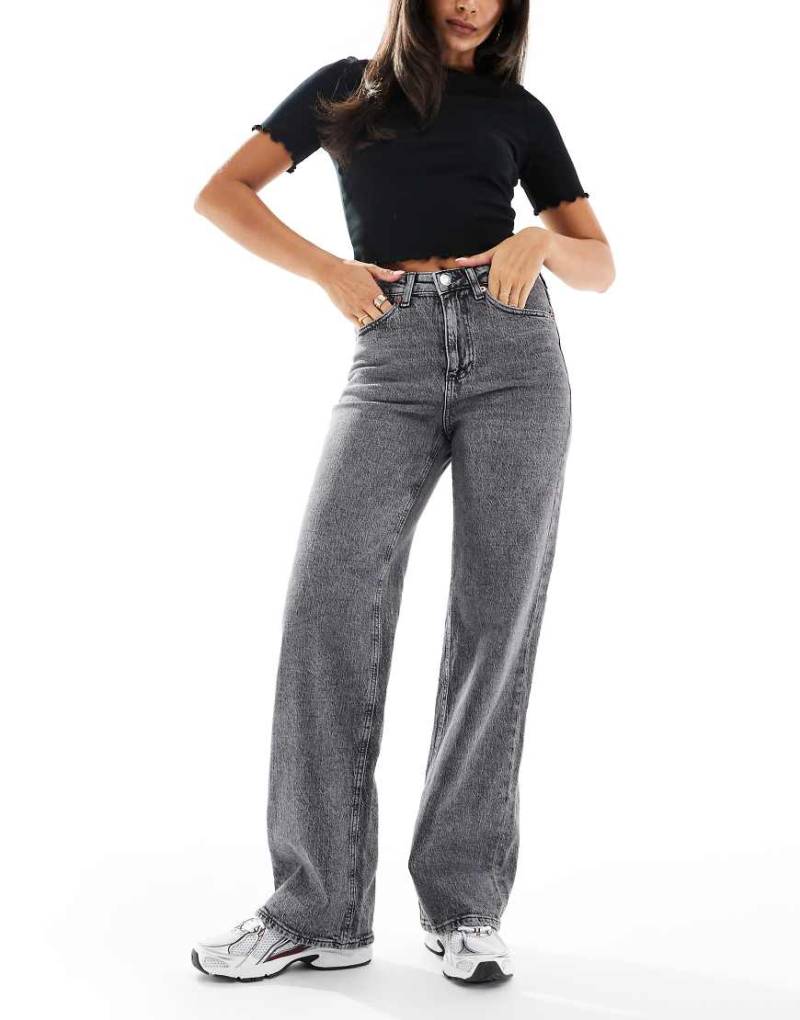 Vero Moda - Tessa - Weit geschnittene Jeans mit hohem Bund und Waschung in Mittelgrau von Vero Moda