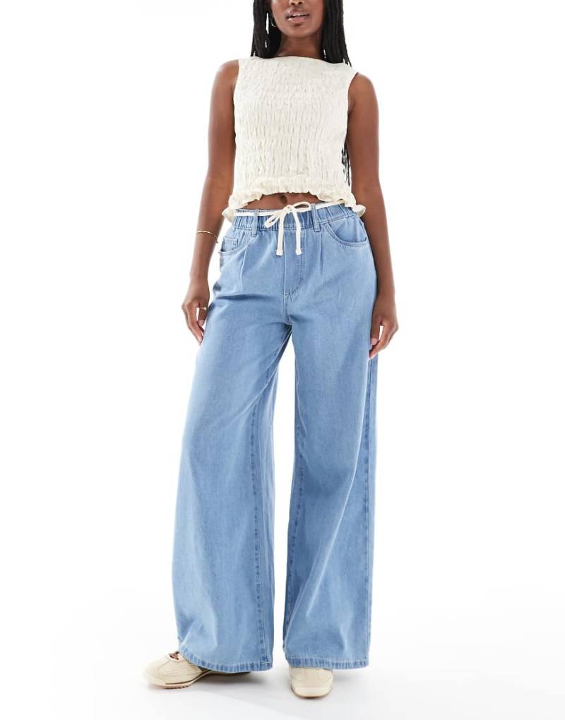 Vero Moda - Valeria - Dad-Jeans in verwaschenem Hellblau mit weitem Bein und Kordel um die Taille von Vero Moda