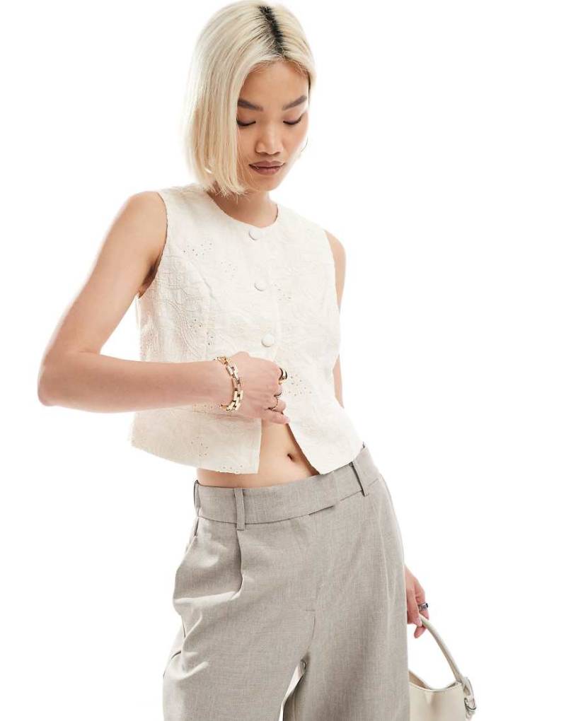 Vero Moda - Verzierte Weste in Cremeweiß von Vero Moda