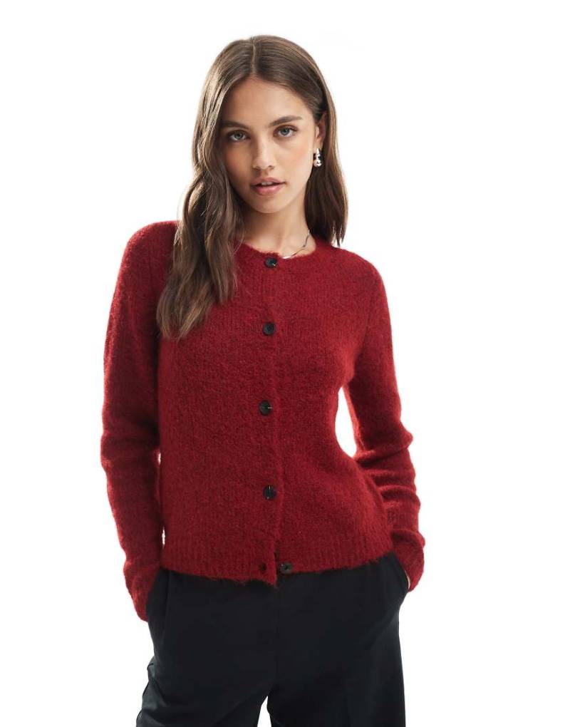 Vero Moda - Weiche, flauschige Strickjacke in Burgunderrot mit Rundhalsausschnitt von Vero Moda