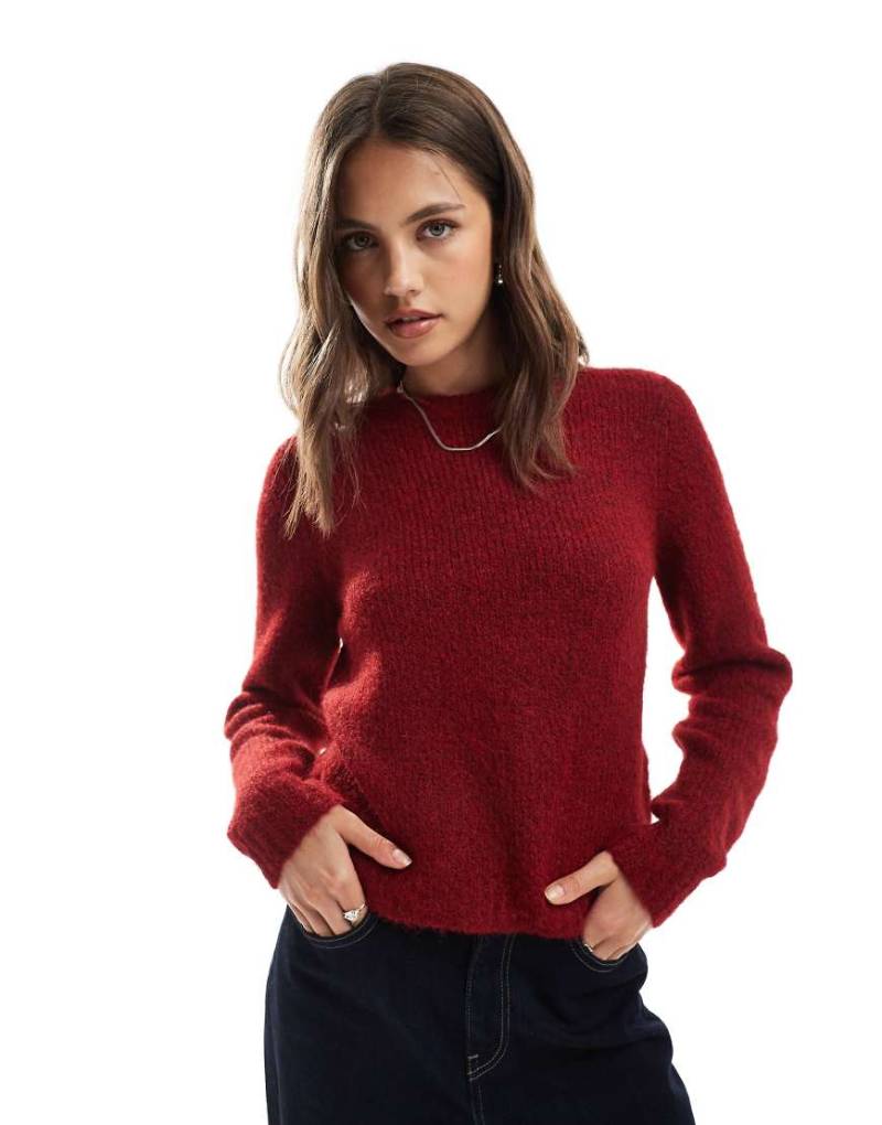 Vero Moda - Weicher, flauschiger Pullover in Burgunderrot mit Rundhalsausschnitt von Vero Moda