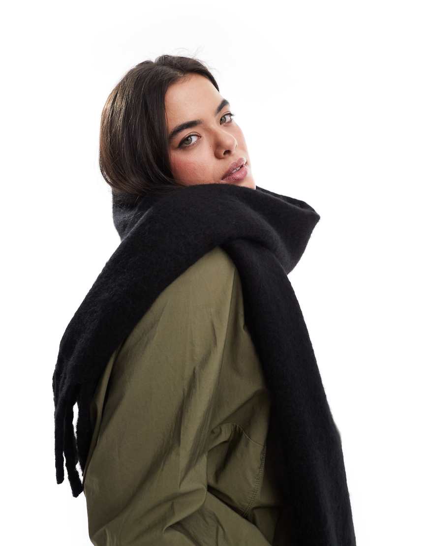 Vero Moda - Weicher Bouclé-Schal in Schwarz von Vero Moda