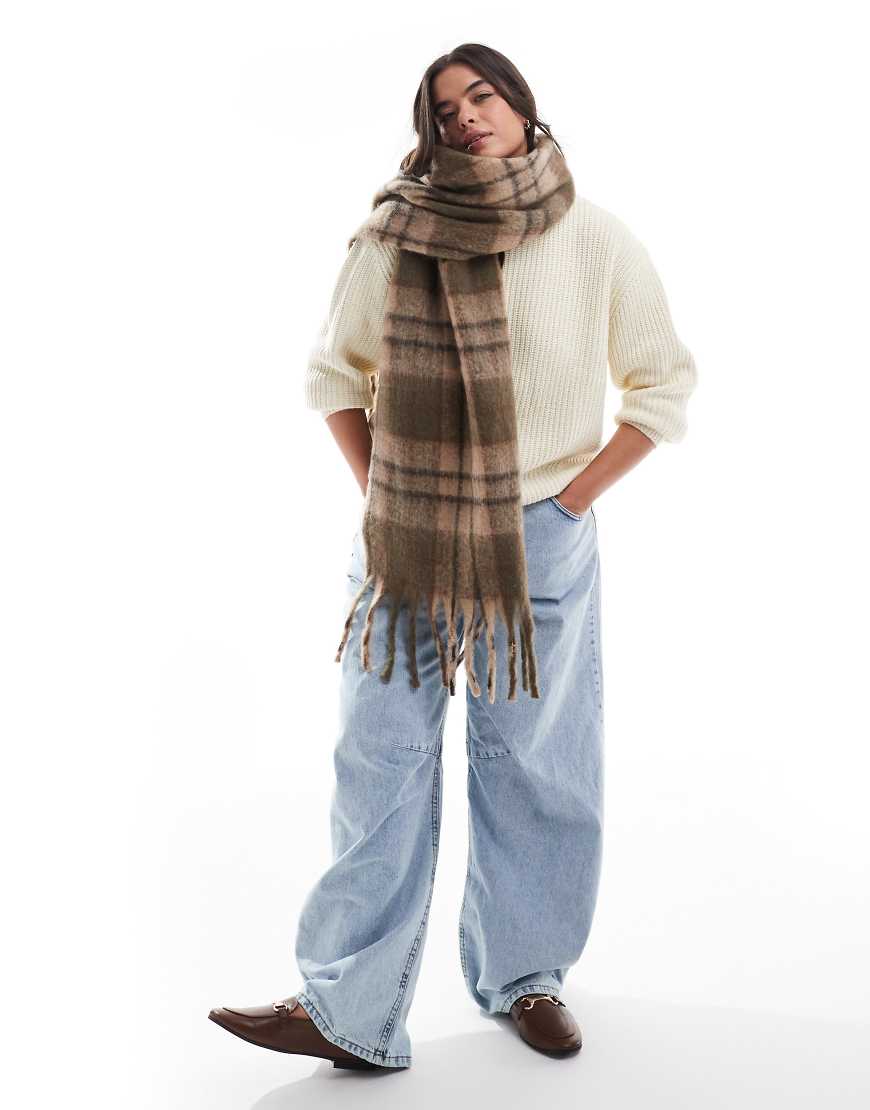 Vero Moda - Weicher Bouclé-Schal in kariertem Braun von Vero Moda