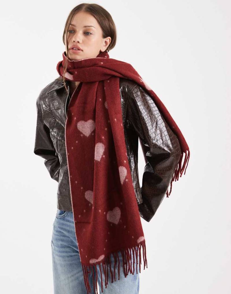 Vero Moda - Weicher Jacquard-Schal in Rot mit Herzmuster und Fransen von Vero Moda