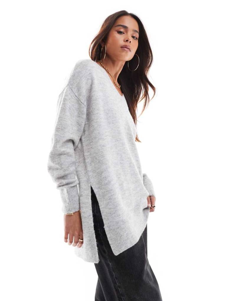 Vero Moda - Weicher Longline-Pullover in meliertem Hellgrau von Vero Moda
