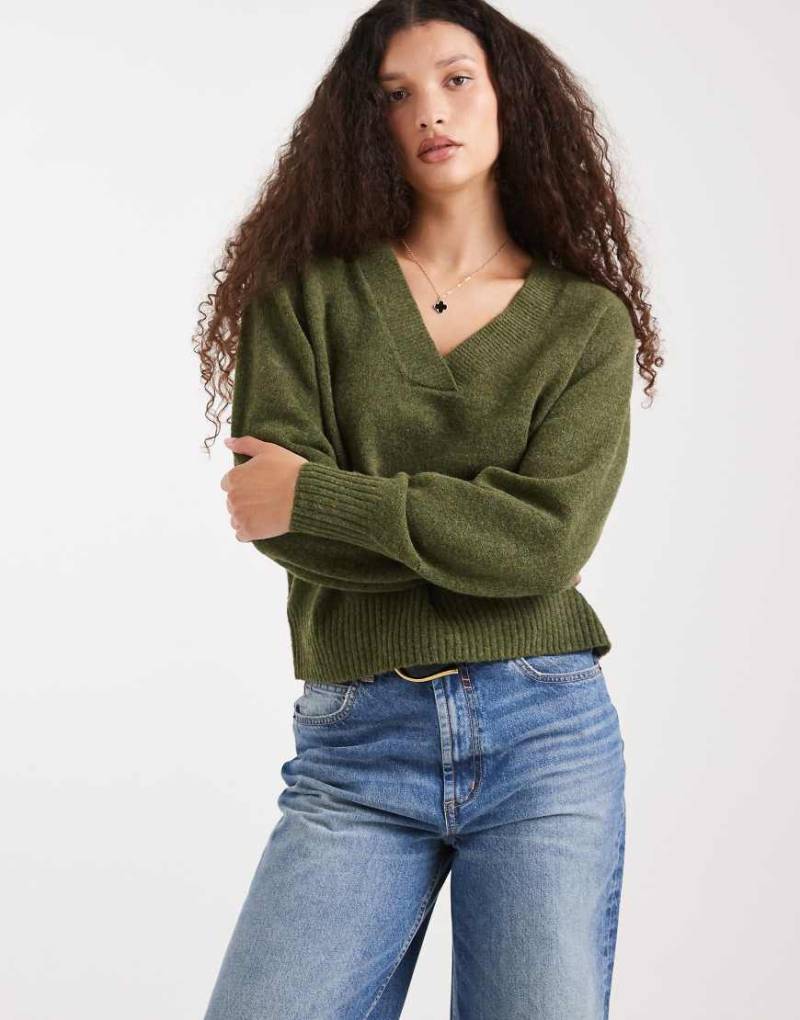 Vero Moda - Weicher Oversize-Pullover in meliertem Grün mit V-Ausschnitt von Vero Moda