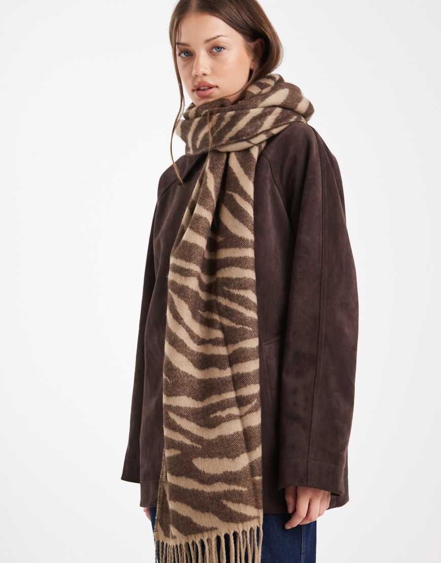 Vero Moda - Weicher Schal in Braun mit Jacquard-Animal-Print und Fransen-Brown von Vero Moda
