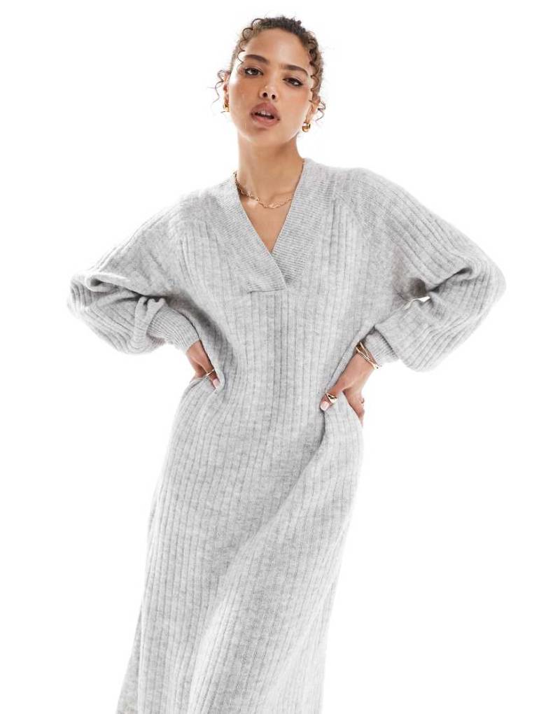 Vero Moda - Weiches, geripptes Oversize-Pulloverkleid in Hellgrau meliert von Vero Moda