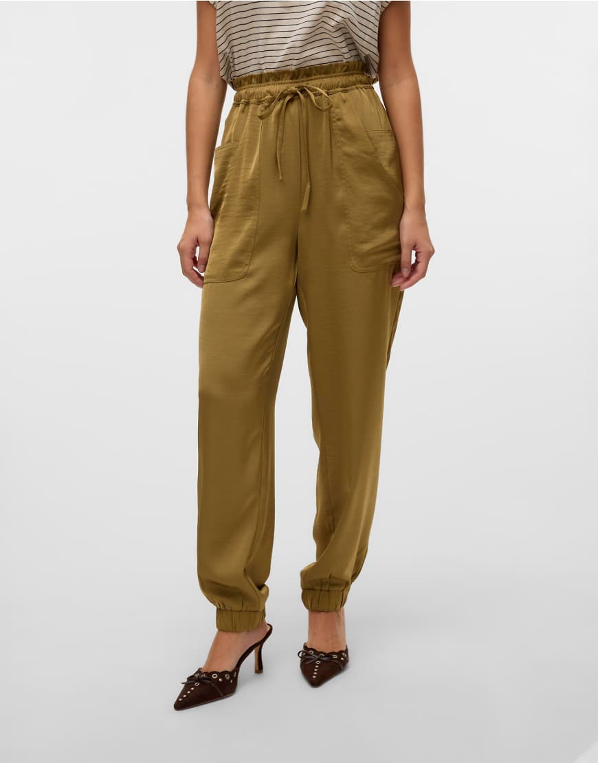 Vero Moda - Hose in Grün mit weitem Bein Vero Moda - Hose in Grün mit weitem Bein von Vero Moda