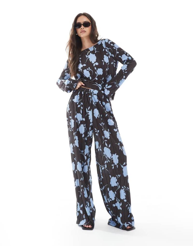 Vero Moda - Weit geschnittene Plissee-Hose in Schokobraun mit blauem Blumenprint, Kombiteil von Vero Moda