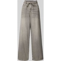 Vero Moda Wide Fit Jeans aus reiner Baumwolle mit Bindegürtel Modell 'WIEN' in Hellgrau, Größe 29/32 von Vero Moda