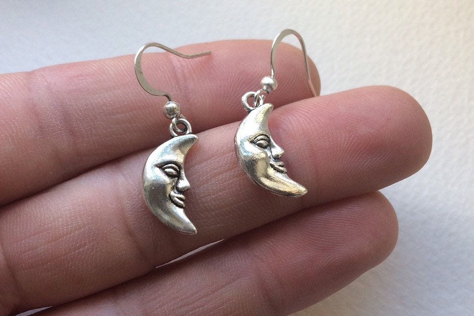 Moon Ohrringe Kleine Silber Ohrringe Weibliche Natur Halbmond Boho Druide Spirituelle Heilung Erleuchtung Echte Geschenk Liebe Freundschaft von VerodesignStudio