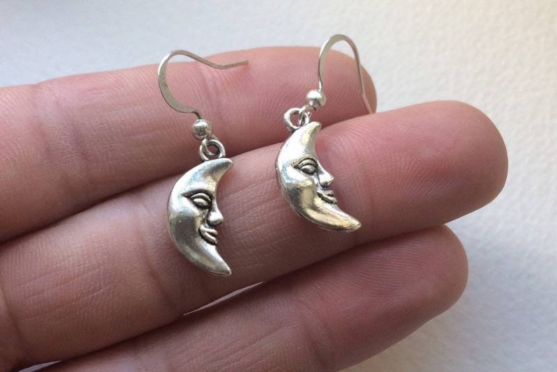 Moon Ohrringe Kleine Silber Ohrringe Weibliche Natur Halbmond Boho Druide Spirituelle Heilung Erleuchtung Echte Geschenk Liebe Freundschaft von VerodesignStudio