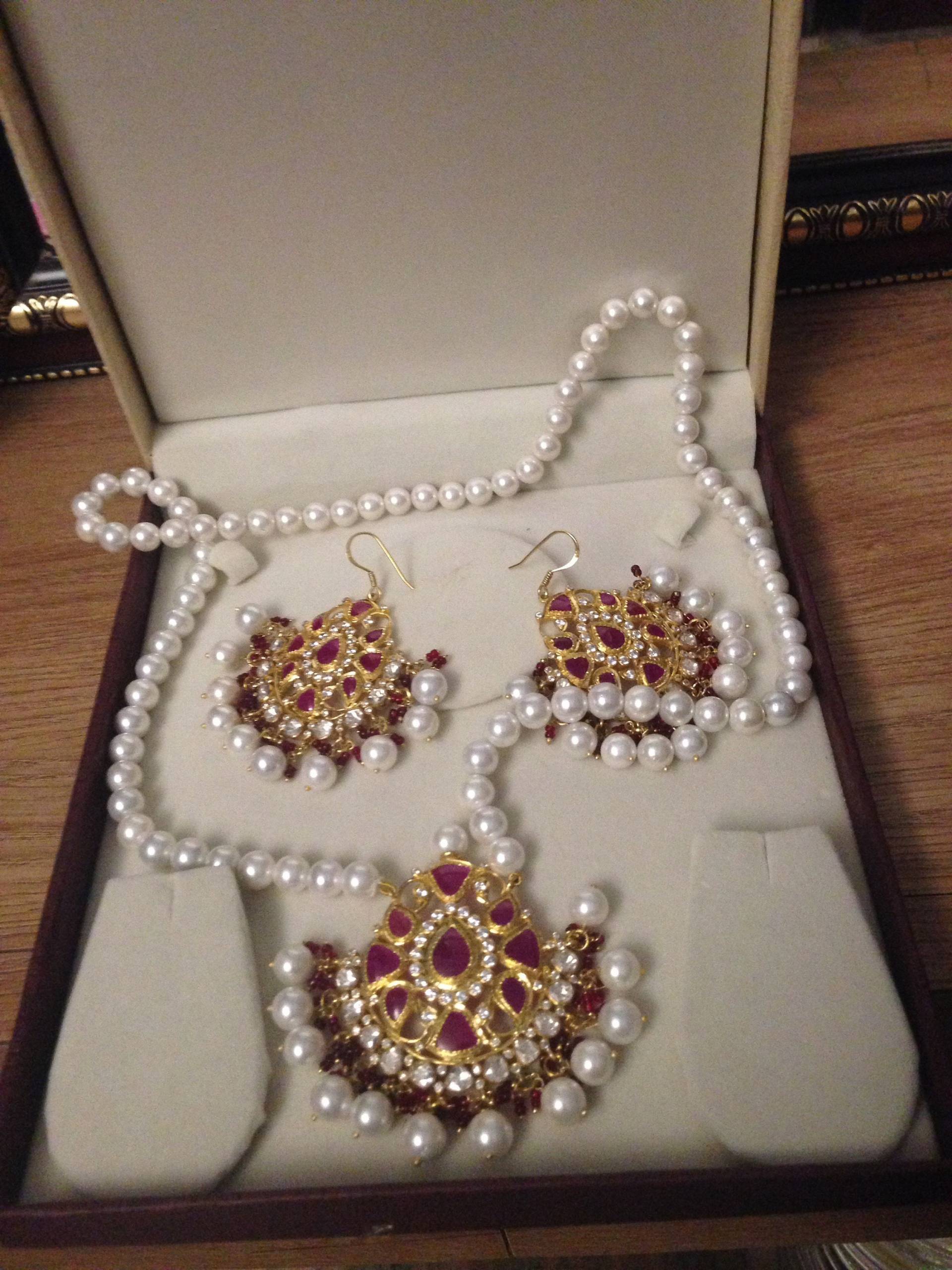 22 Kt Vergoldung Silber Moissanite Hyderabadi Style Raani Haar Halskette Set -Ohrringe Aus Südseeperlen Mit Stone-Wedding 22 Kt Vergoldung Silber Moissanite Hyderabadi Style Raani Haar Halskette Set -Ohrringe Aus Südseeperlen Mit Stone-Wedding von VeroniQTrends