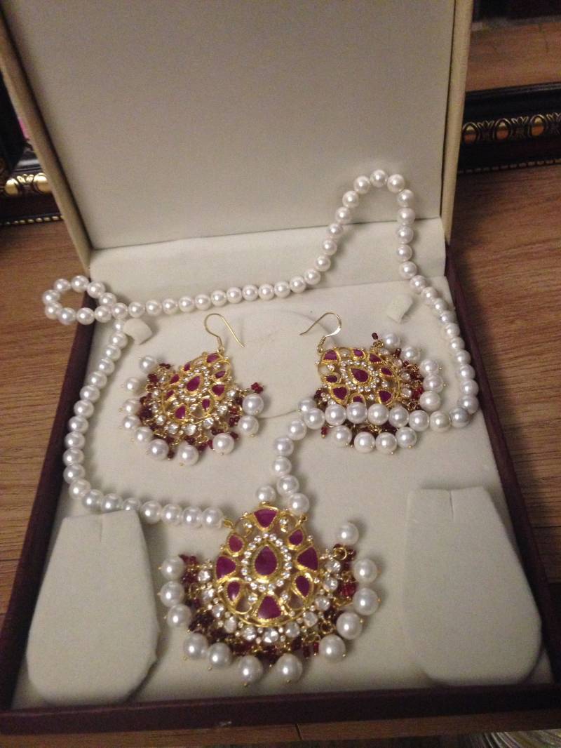 22 Kt Vergoldung Silber Moissanite Hyderabadi Style Raani Haar Halskette Set -Ohrringe Aus Südseeperlen Mit Stone-Wedding 22 Kt Vergoldung Silber Moissanite Hyderabadi Style Raani Haar Halskette Set -Ohrringe Aus Südseeperlen Mit Stone-Wedding von VeroniQTrends