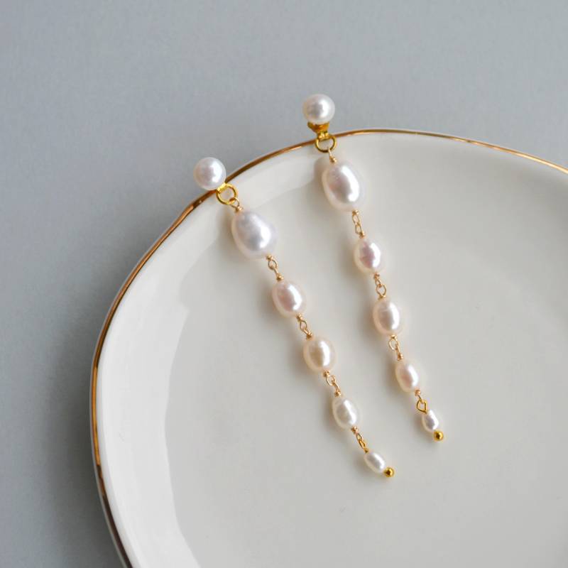 Ohrringe Selena Mit Süßwasserperlen/Perlentropfen Brautohrringe, Schmuck, Hochzeit Accessoires Braut Haarkamm Ohrringe Selena Mit Süßwasserperlen/Perlentropfen Brautohrringe, Schmuck, Hochzeit Accessoires Braut Haarkamm von VeronikAtelier