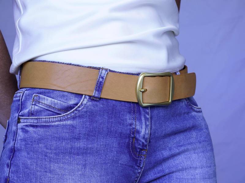 Ledergürtel Für Frauen Nach Maß Mit Hochwertigem Schnalle Aus Messing 3, 5 Und 4 cm Breit - Damengürtel von VeronikaLeathercraft
