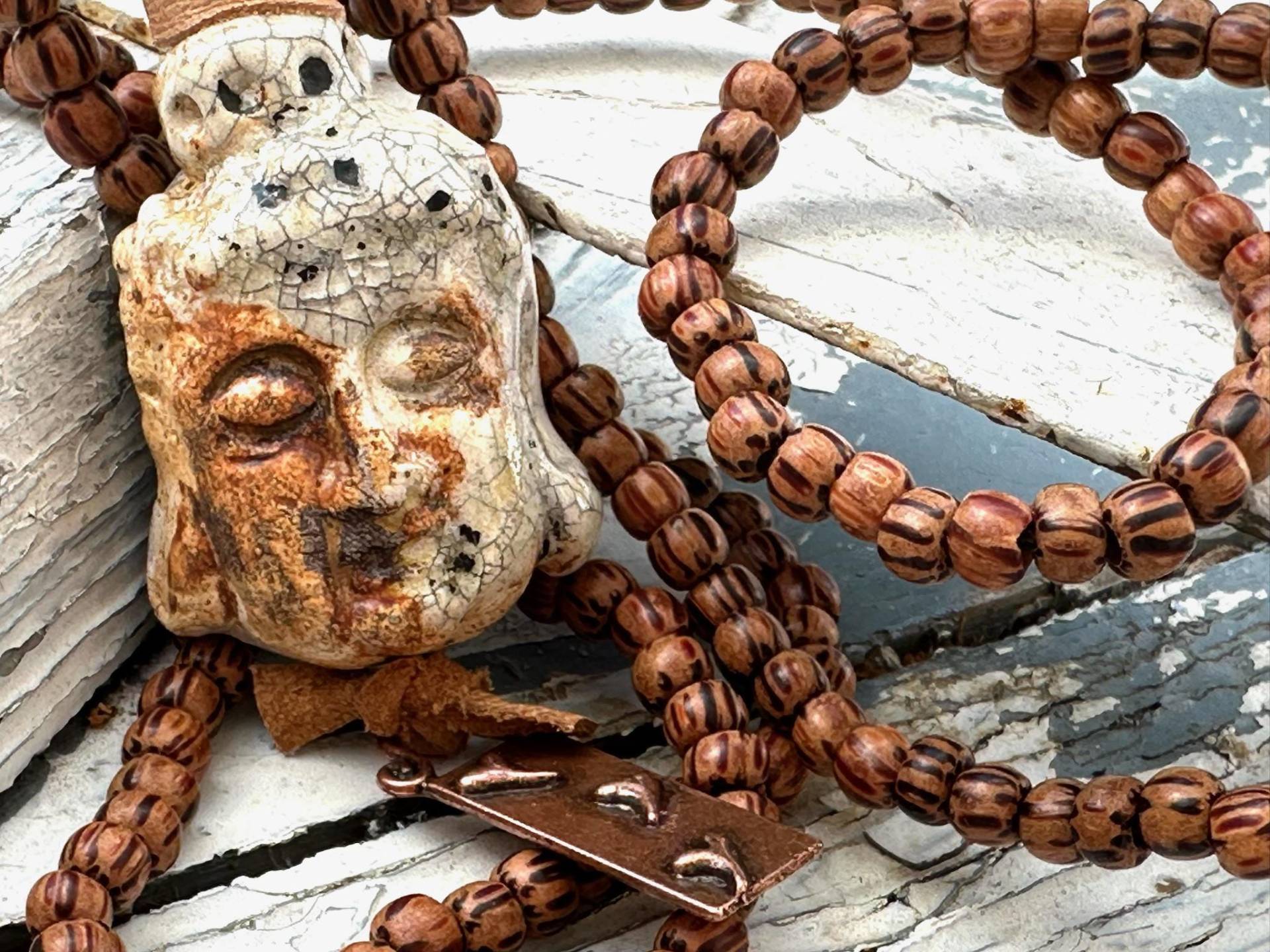 Buddha Handgetöpfert - Lange Kette Aus Holzperlen Geknotet Boho Style Anhänger Holz 90cm Buddha Handgetöpfert - Lange Kette Aus Holzperlen Geknotet Boho Style Anhänger Holz 90cm von Verperlthoch2