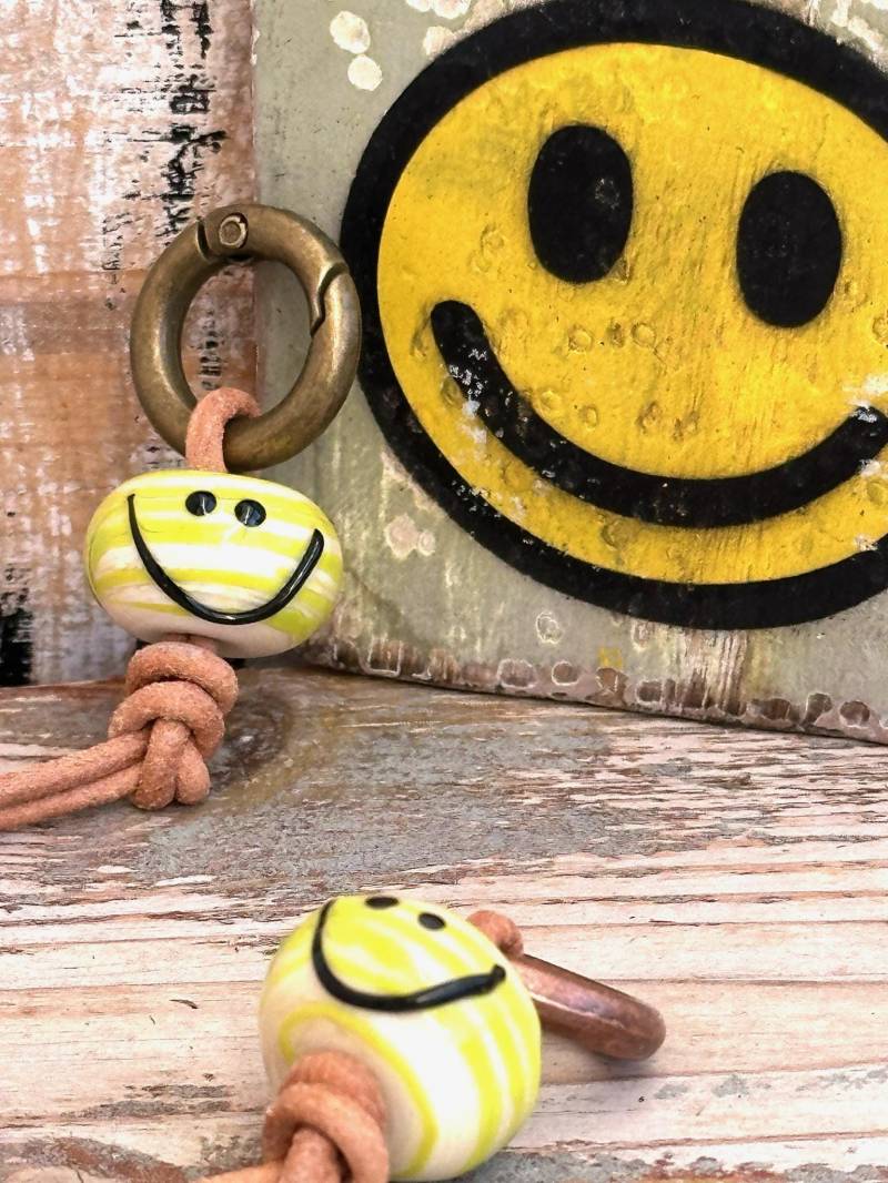 Handmade - Smiley Aus Glas Anhänger Glaskunst Grüne Streifen von Verperlthoch2