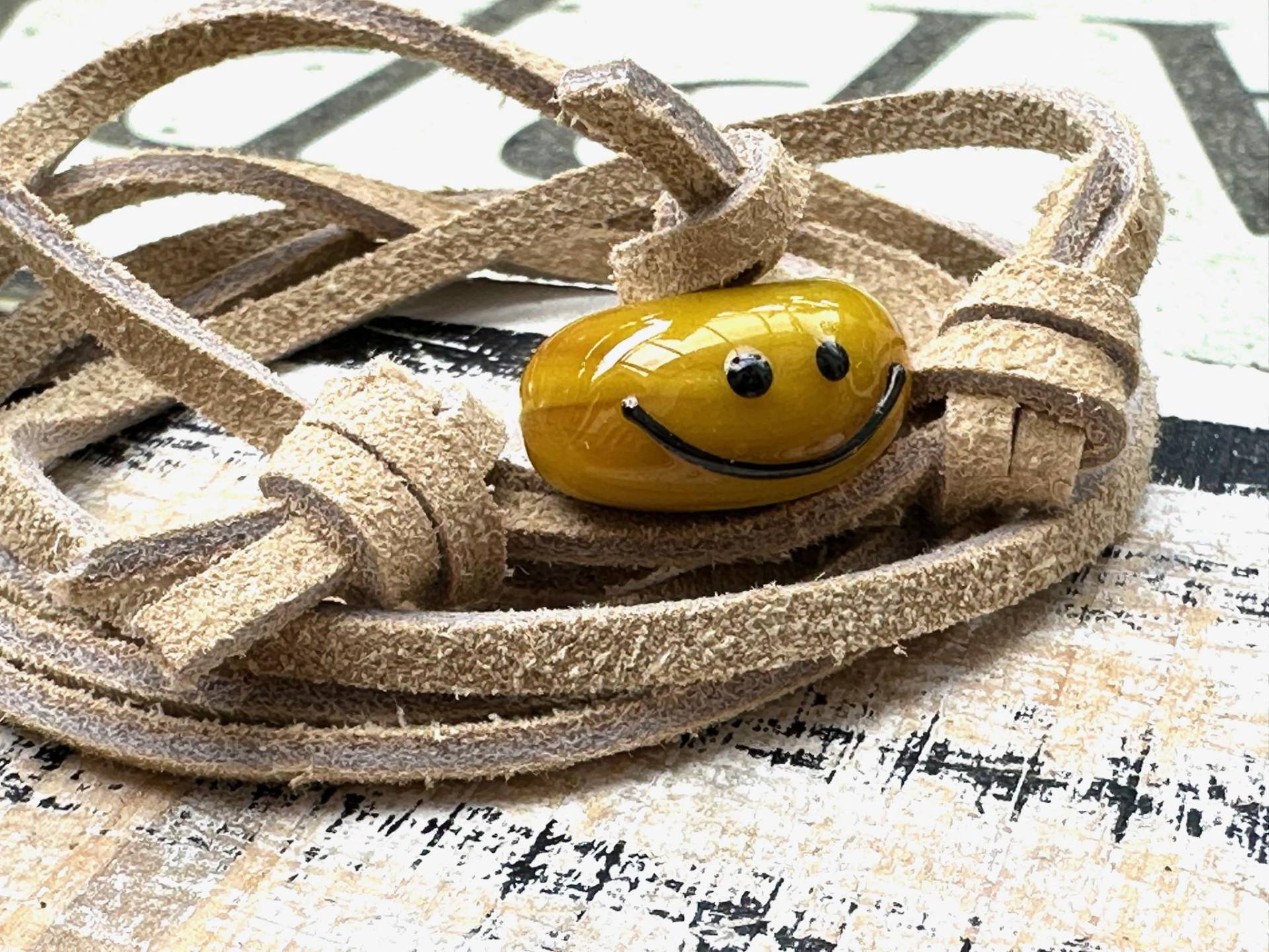 Lederarmband - Smiley Wickelarmband Handmade Glasperle Lederarmband - Smiley Wickelarmband Handmade Glasperle von Verperlthoch2