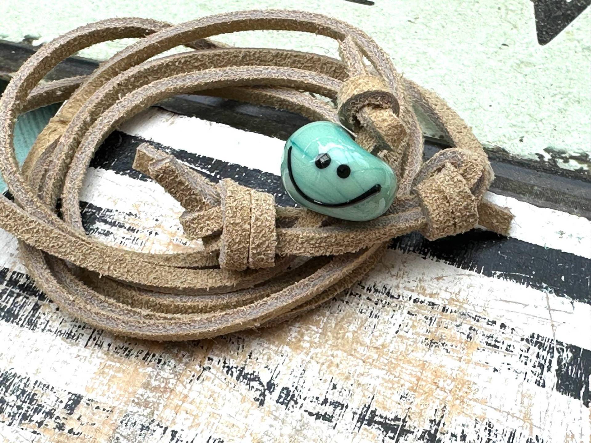 Lederarmband - Smiley Wickelarmband Handmade Glasperle Lederarmband - Smiley Wickelarmband Handmade Glasperle von Verperlthoch2