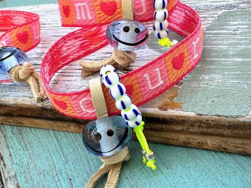 Smiley Armband - Glasperle Handgefertigt Aus Band Amour Verstellbar von Verperlthoch2