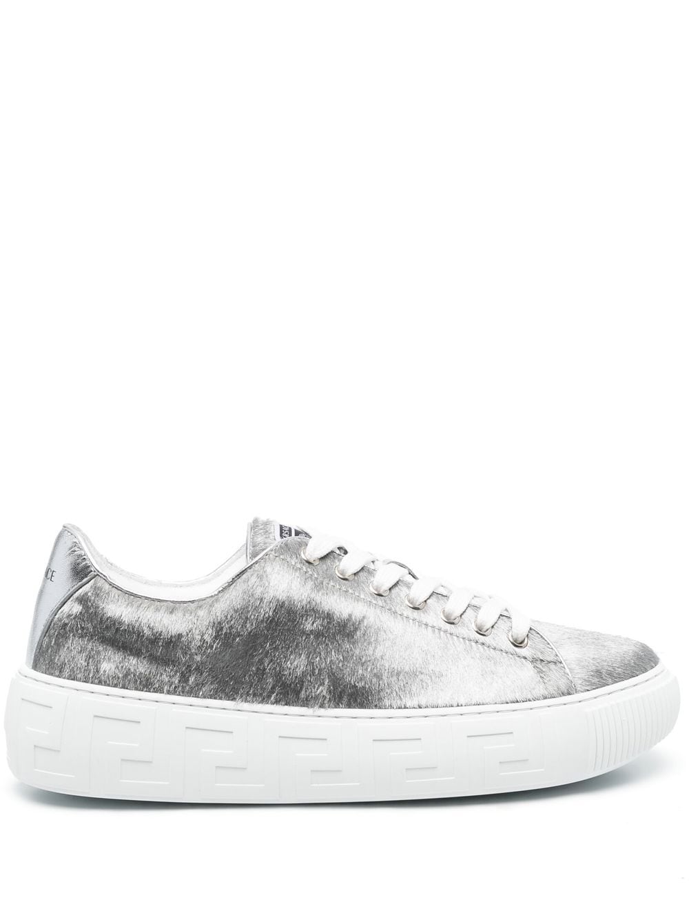 Versace Sneakers mit Greca-Muster - Silber von Versace