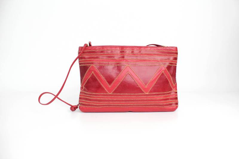 Vintage 1980Er Jahre Handtasche Aus Genarbtem Leder | Rote Zick-Zack Clutch Bag Große Patchwork Geldbörse von VerseauVintage