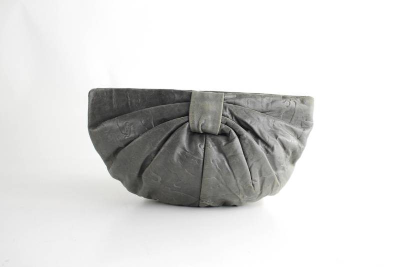 Vintage 70Er Jahre Leder Clutch Tasche | Geprägte Halbmond Geldbörse Minimale Strukturierte Scharnierrahmenhandtasche Hergestellt in Den Usa von VerseauVintage