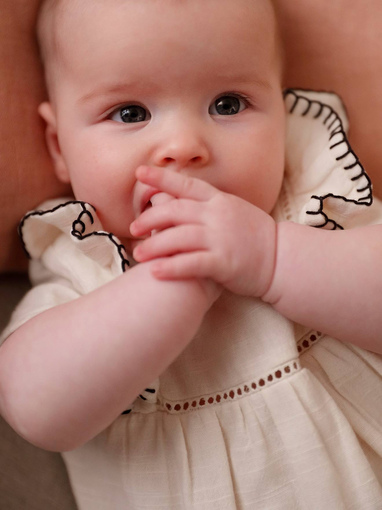Baby Kleid aus Musselin von Vertbaudet