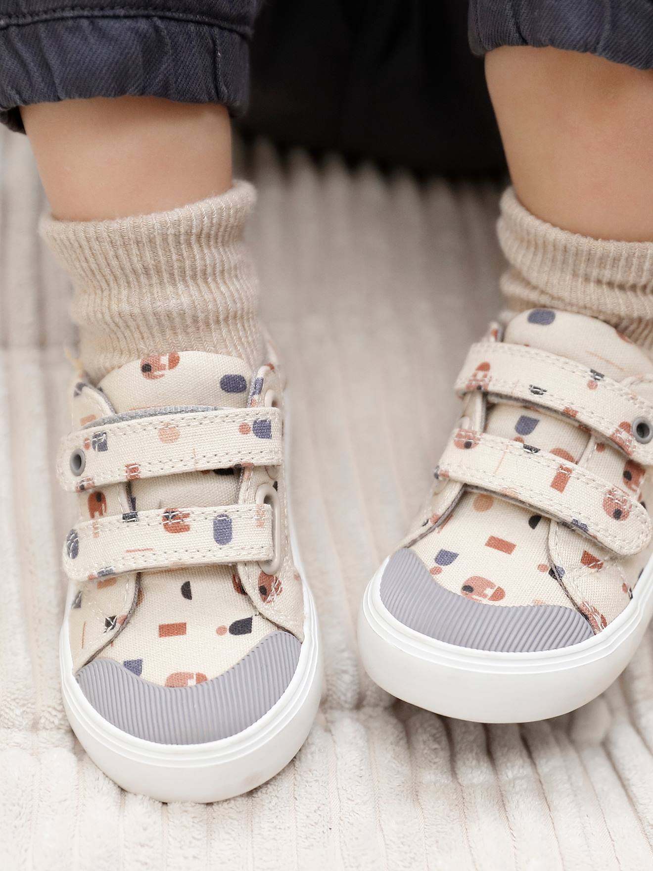 Baby Stoffsneakers mit Klettriemchen von Vertbaudet