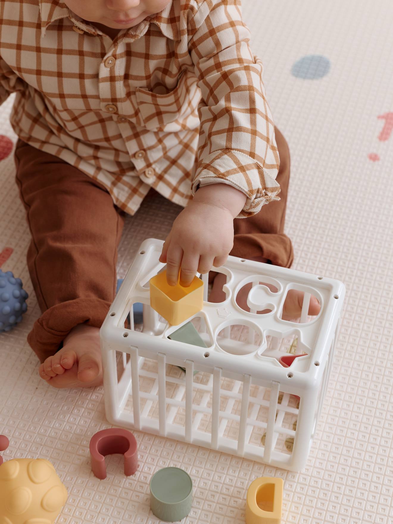 Formenbox mit elastischen Bändern für Babys Formenbox mit elastischen Bändern für Babys von Vertbaudet