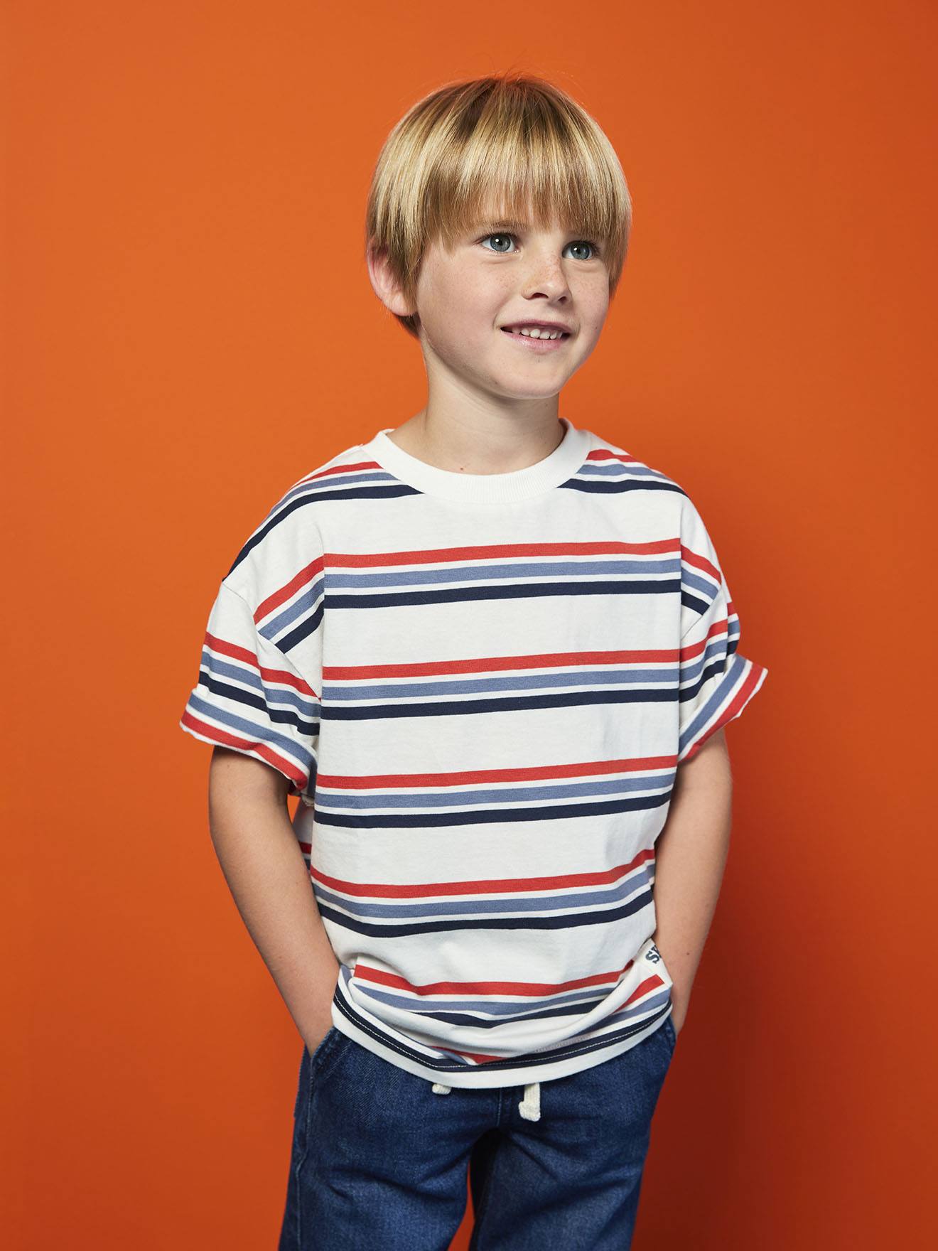 Gestreiftes Jungen T-Shirt HAPPY LA mit Recycling-Baumwolle von Vertbaudet