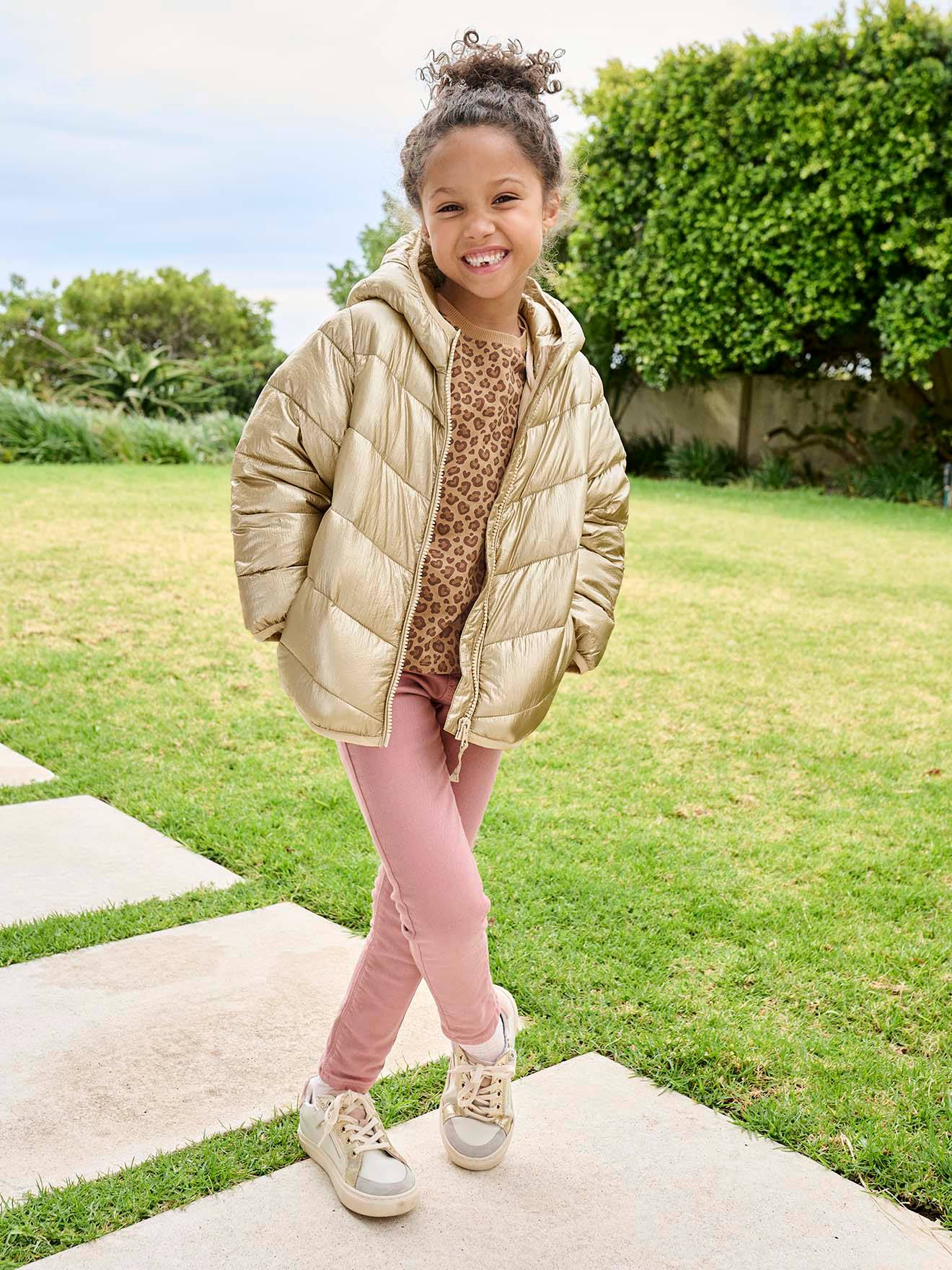 Glänzende Mädchen Light-Steppjacke mit Kapuze von Vertbaudet