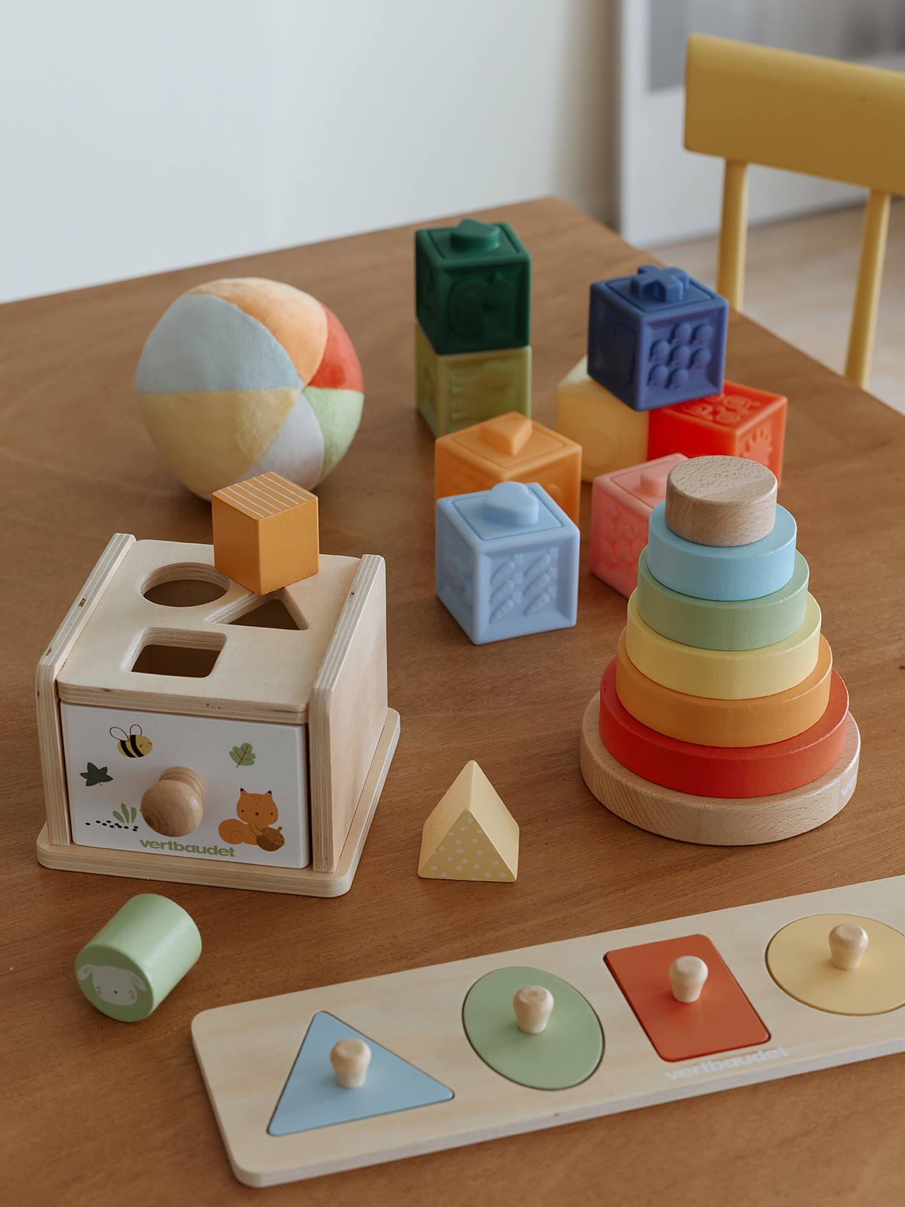 Lernspiel-Set ab 12 Monaten: Sensorikwürfel von Vertbaudet