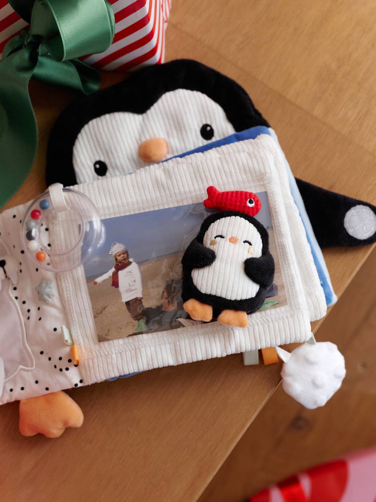Foto- und Aktivy-Buch mit Plüschtier PINGUIN für Babys von Vertbaudet