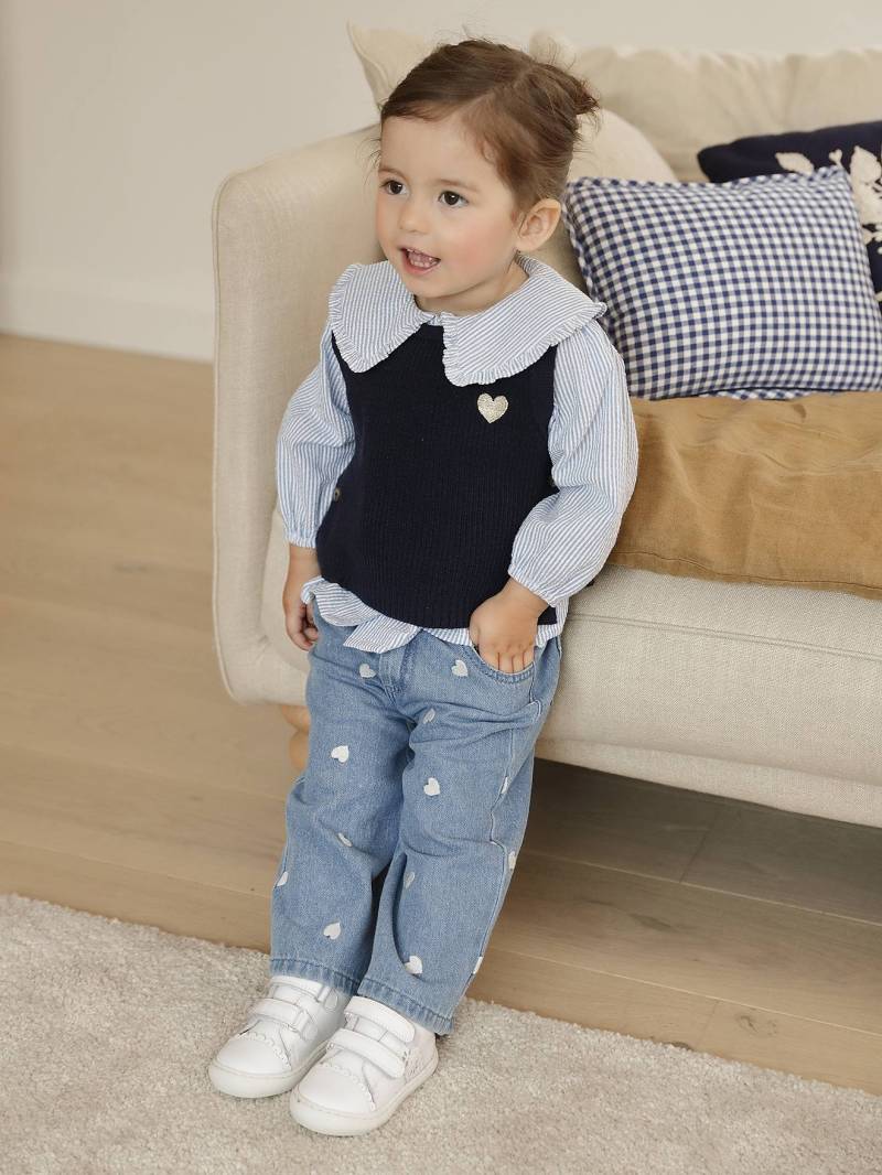 Weite Baby Jeans mit Herzstickereien von Vertbaudet