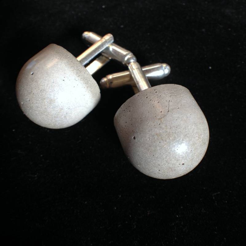 Handgemachte Graue Zement Manschettenknöpfe Für Stilvolle Männer Und Designer von VerteXconcrete