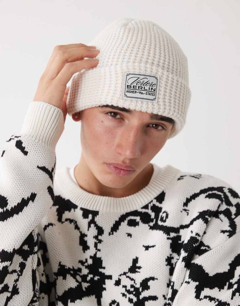 Vertere Berlin - Higher States - Strickmütze in Beige-Neutral von Vertere Berlin