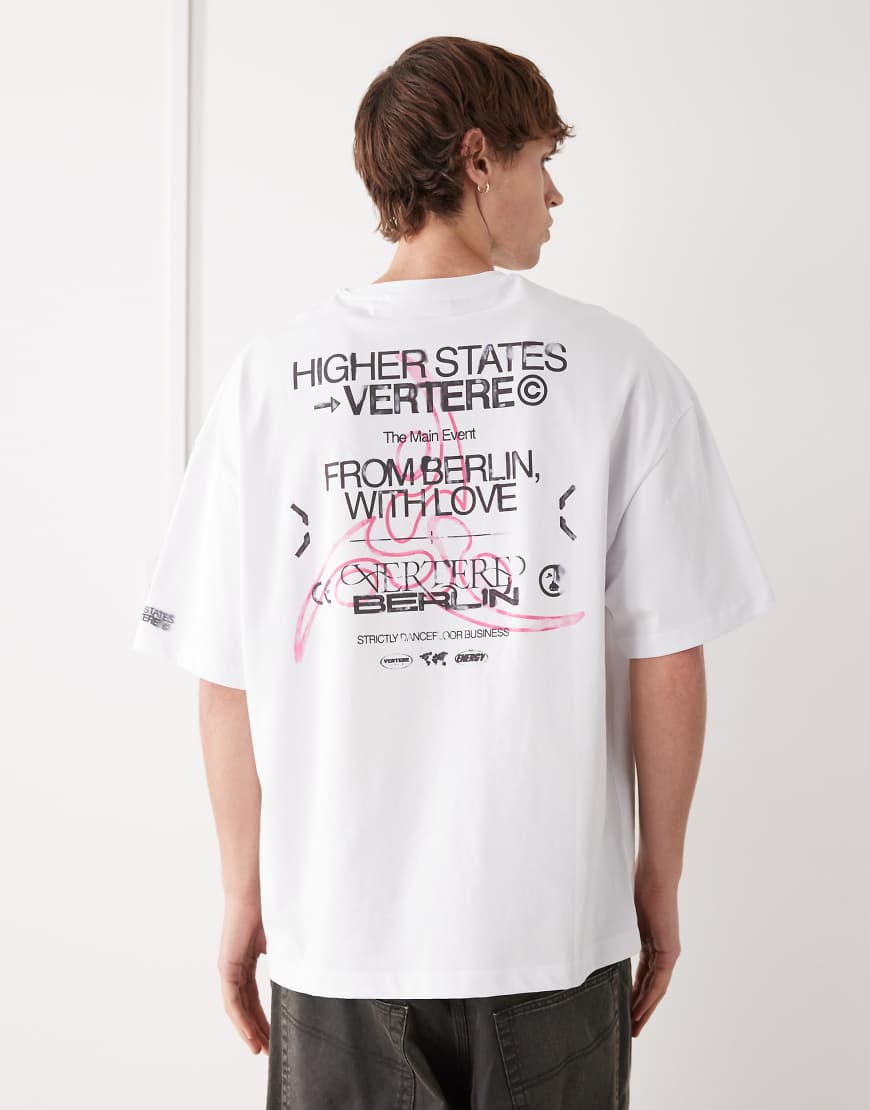 Vertere Berlin - Oversize-T-Shirt in Weiß mit „Higher States"-Rückenprint von Vertere Berlin