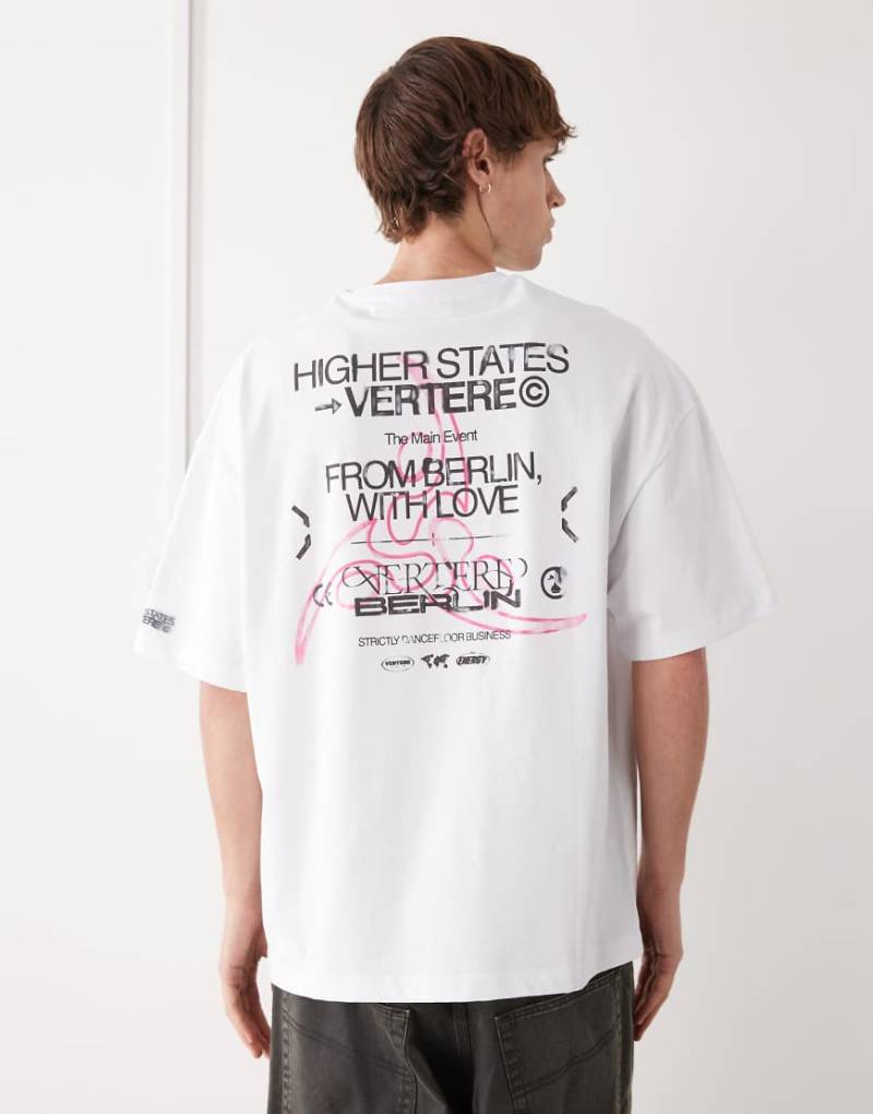 Vertere Berlin - Oversize-T-Shirt in Weiß mit „Higher States"-Rückenprint von Vertere Berlin