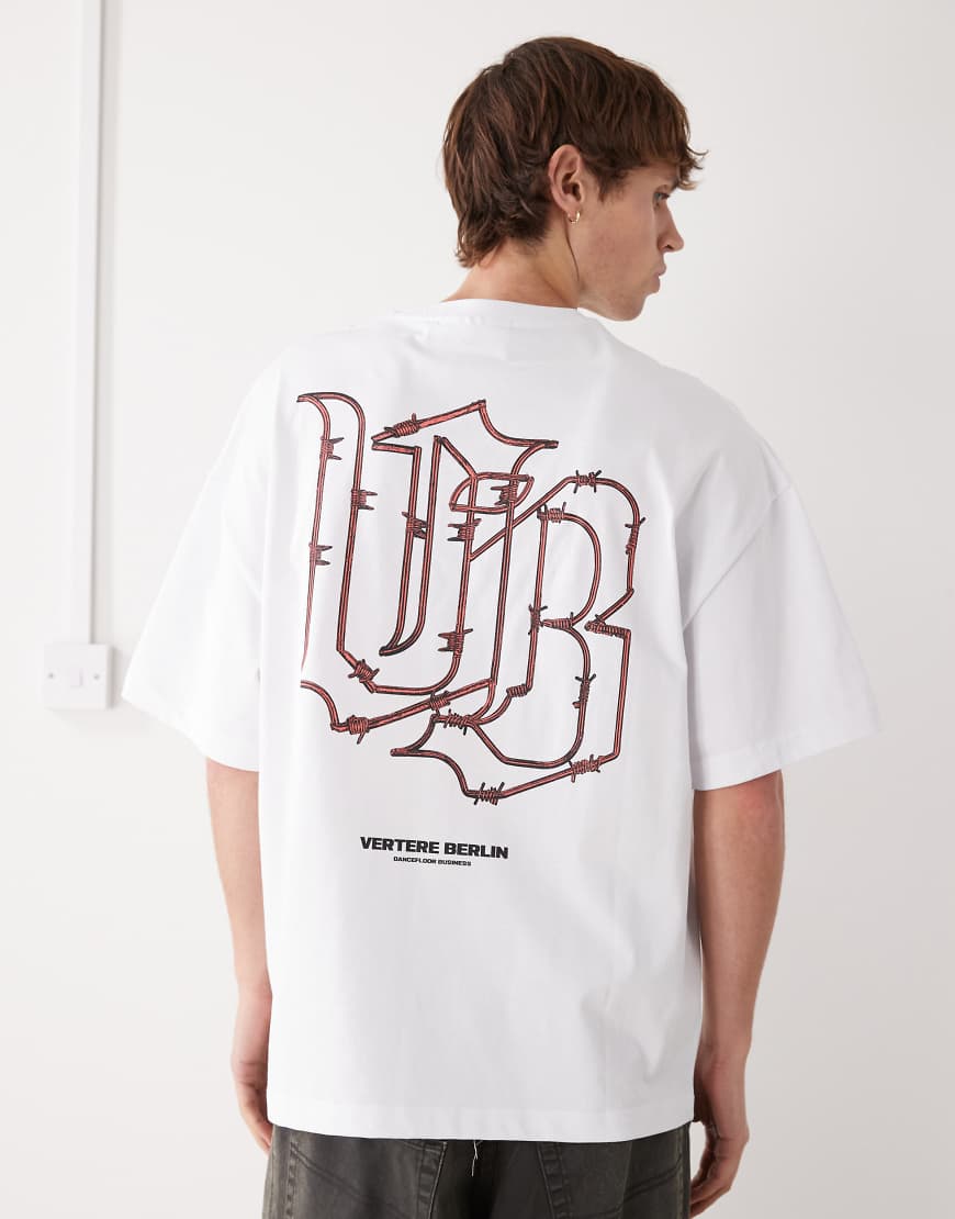 Vertere Berlin - Oversize-T-Shirt in Weiß mit Draht-Rückenprint von Vertere Berlin