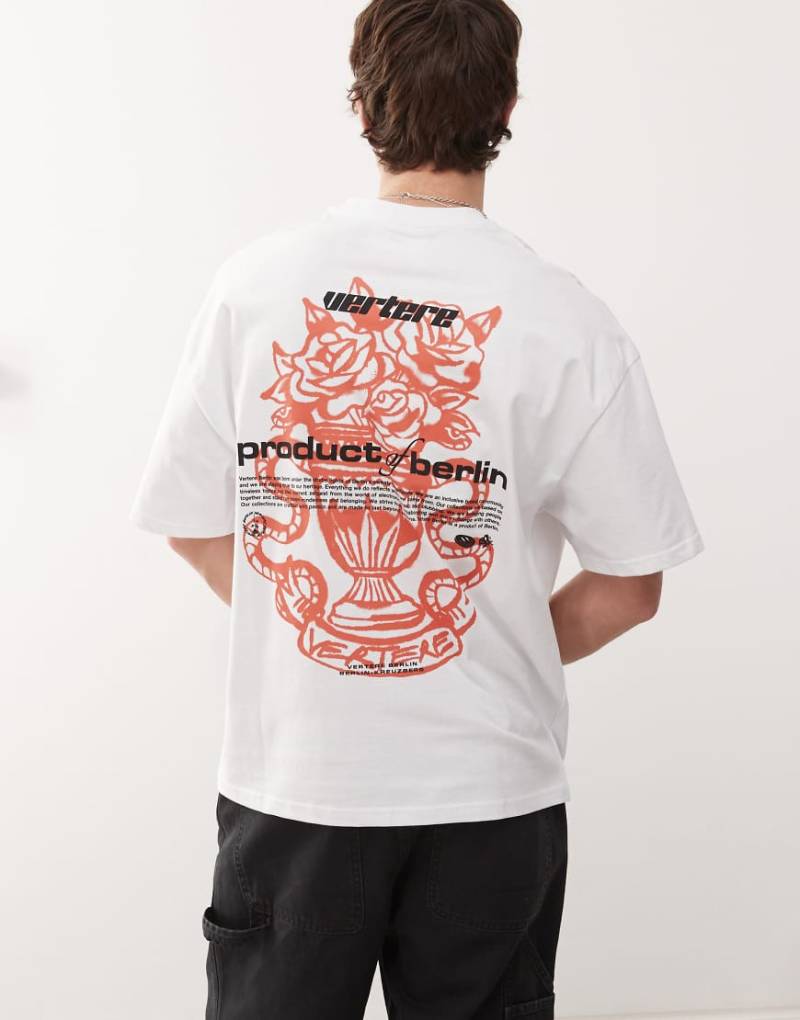 Vertere Berlin - Oversize-T-Shirt in Weiß mit Product of Berlin-Rückenprint von Vertere Berlin