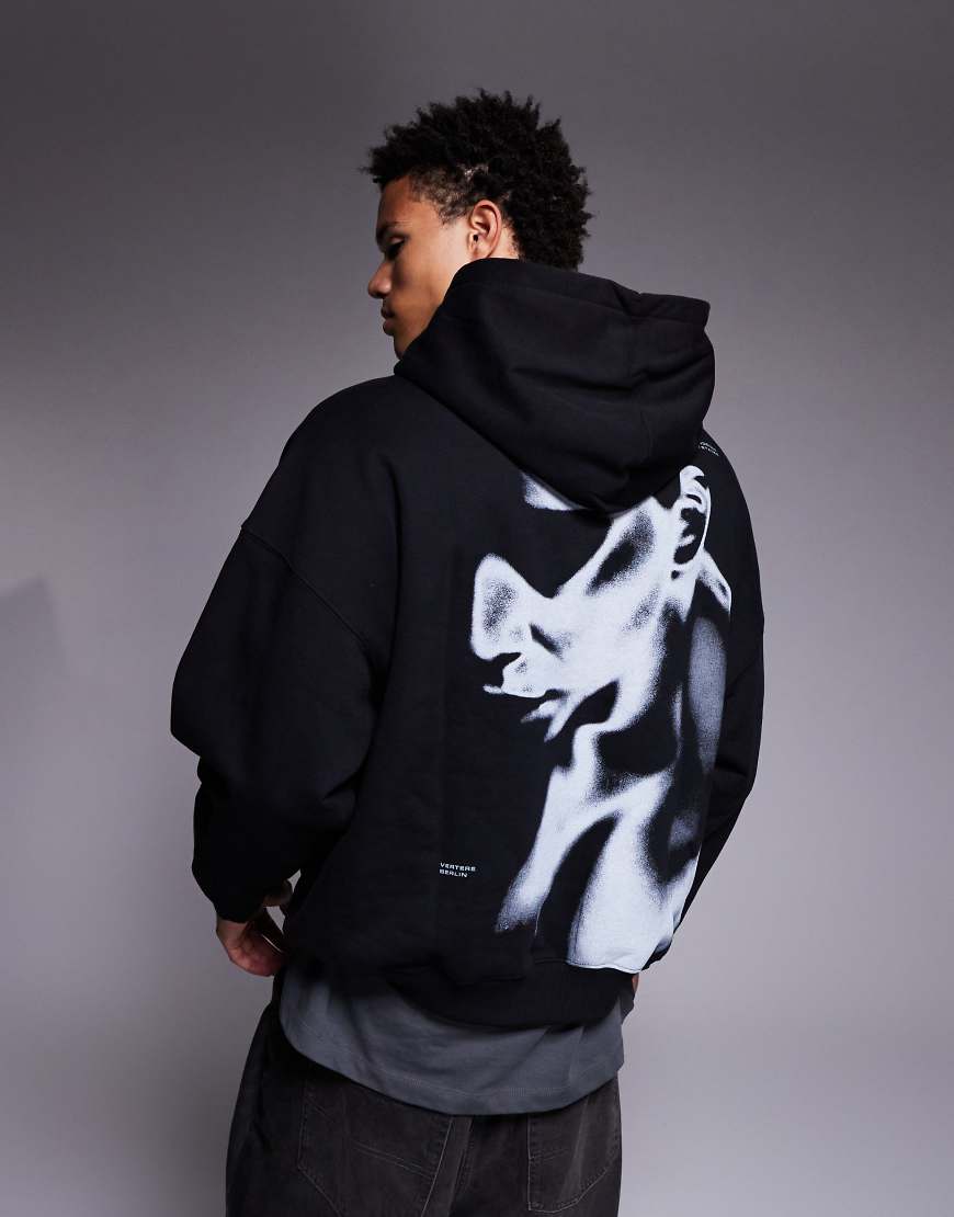 Vertere Berlin - Transedence - Oversize-Kapuzenpullover in Schwarz mit Rückenprint von Vertere Berlin