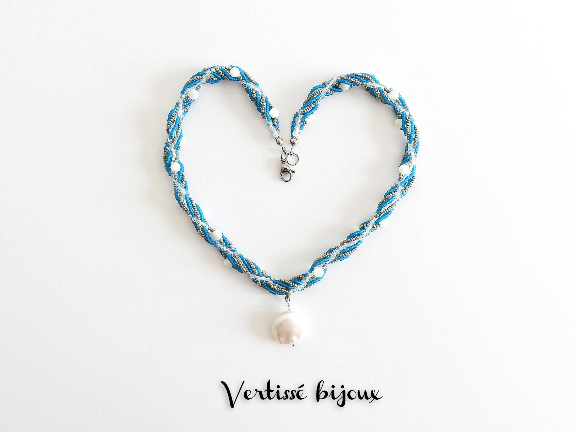 Halsband Mit Anhänger Aus Blauen Süßwasserperlen, Handgewebt Miyuki-Perlen Und Perlmuttperlen von VertisseBijoux