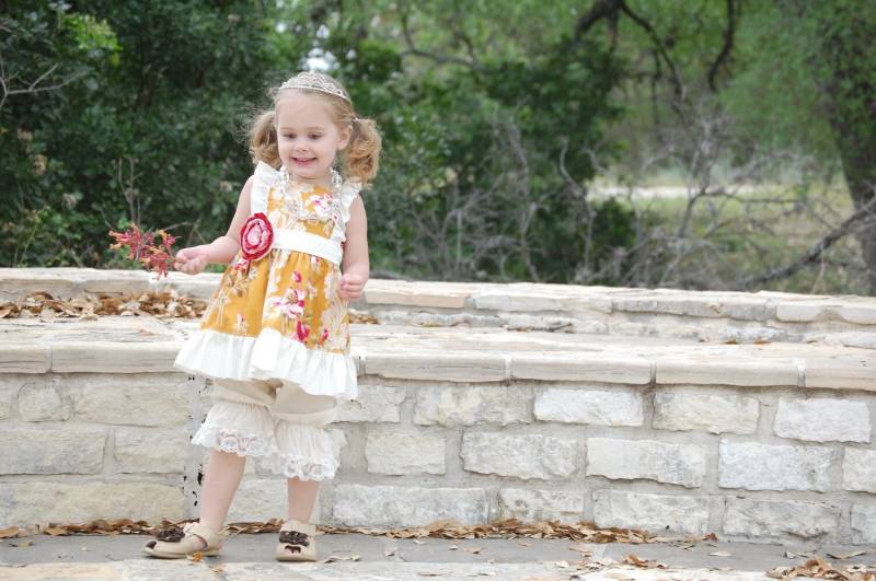 Die Elora Lu Boutique Mädchenkleid, Mädchen Geblümtes Kleid, Blumenmädchenkleid von VeryChicBaby