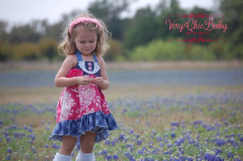Mädchen Kleid, Frühlingskleid, Sommerkleid, Blaue Jeans Baby Ellie Halfter Benutzerdefinierte Boutique Wildblumen Kleid von VeryChicBaby