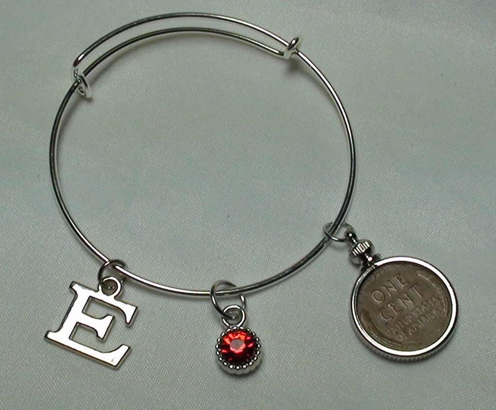 Weizen Penny Charme Lünette Armreif Mit Aus - Und Rote Perle Charme, Sie Wählen Jahr Brief, Geburtstag, Jubiläum, Hochzeit, Unique von VeryUniqueAndAntique